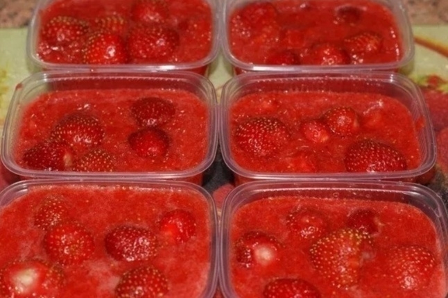 Клубника, малина, смородина, вишня или микс из ягод (заморозка)